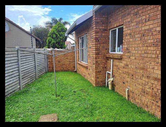 2 BEDROOM TOWNHOUSE FOR SALE IN POMONA